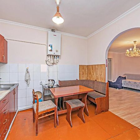 Super Location - Shared Bathroom And Kitchen Erivan Exterior foto