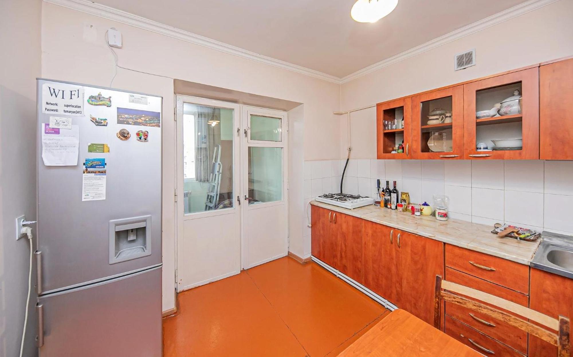 Super Location - Shared Bathroom And Kitchen Erivan Exterior foto